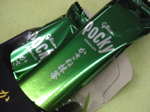 【コンビニ新商品・お菓子】　グリコ　ポッキー　かさね抹茶　の巻の写真3