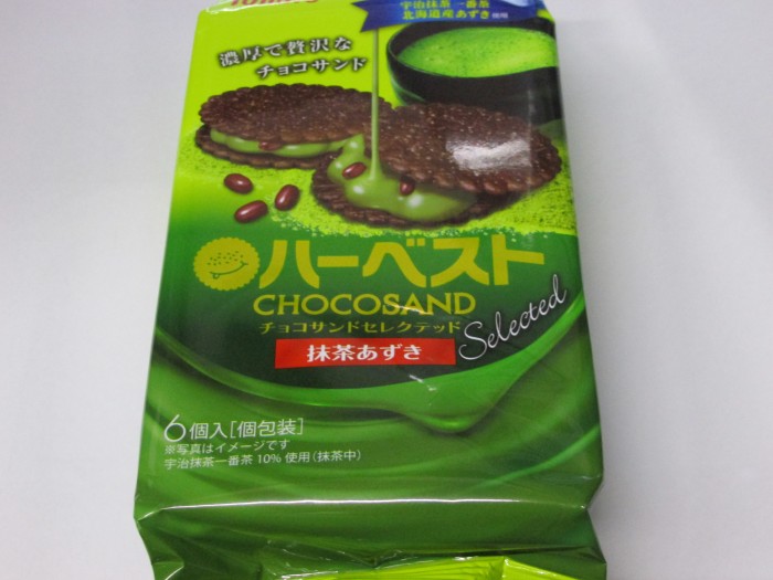 【コンビニ新商品・お菓子】　東ハト　ハーベスト　チョコサンド抹茶あずき　の巻の写真2